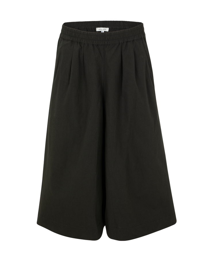 Wide Leg Bermuda Shorts-Black